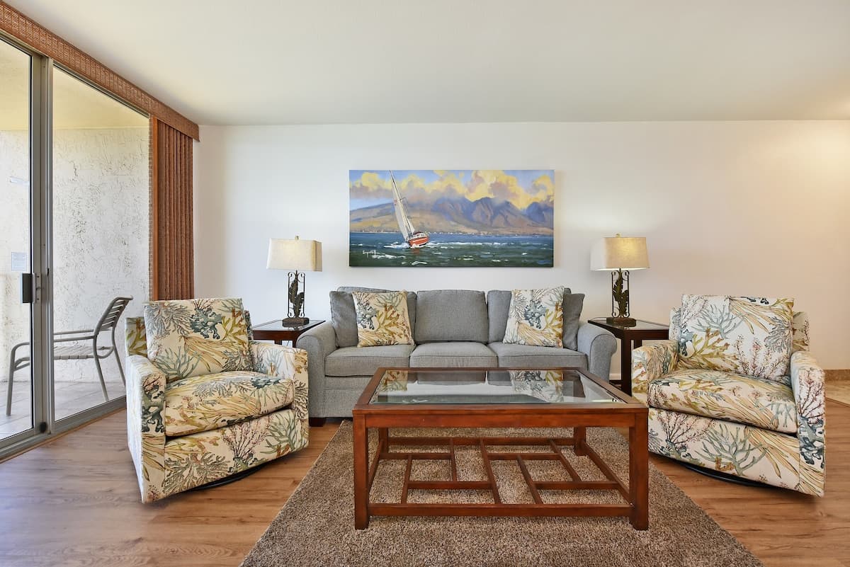 Condo in Lahaina · ★4.85 · 1 bedroom · 2 beds · 1 bath - Photo 3