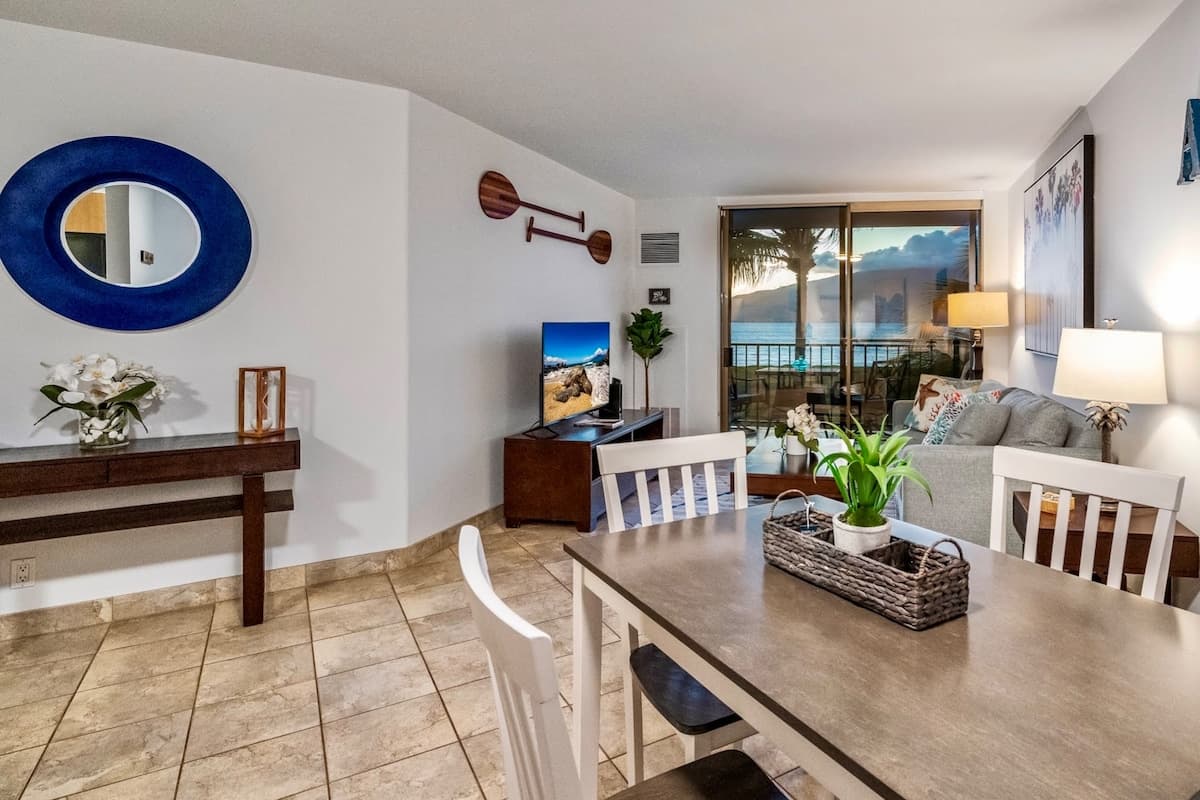 Condo in Kihei · ★4.82 · 1 bedroom · 2 beds · 1 private bath - Photo 2