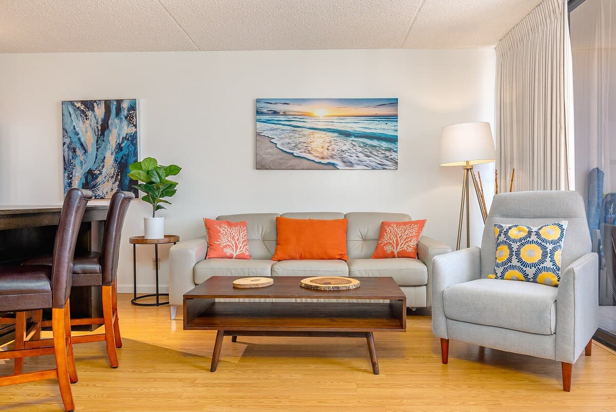 Condo in Honolulu · ★4.91 · 1 bedroom · 3 beds · 1 private bath - Photo 5