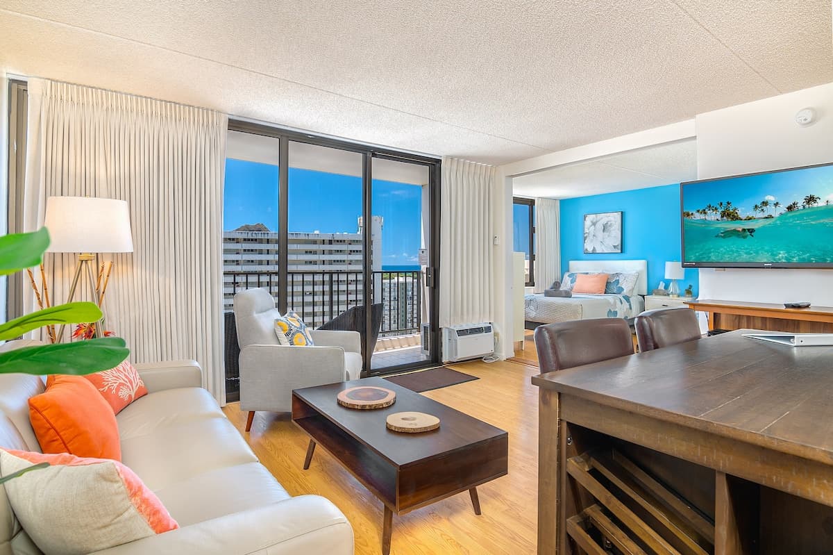 Condo in Honolulu · ★4.91 · 1 bedroom · 3 beds · 1 private bath - Photo 1