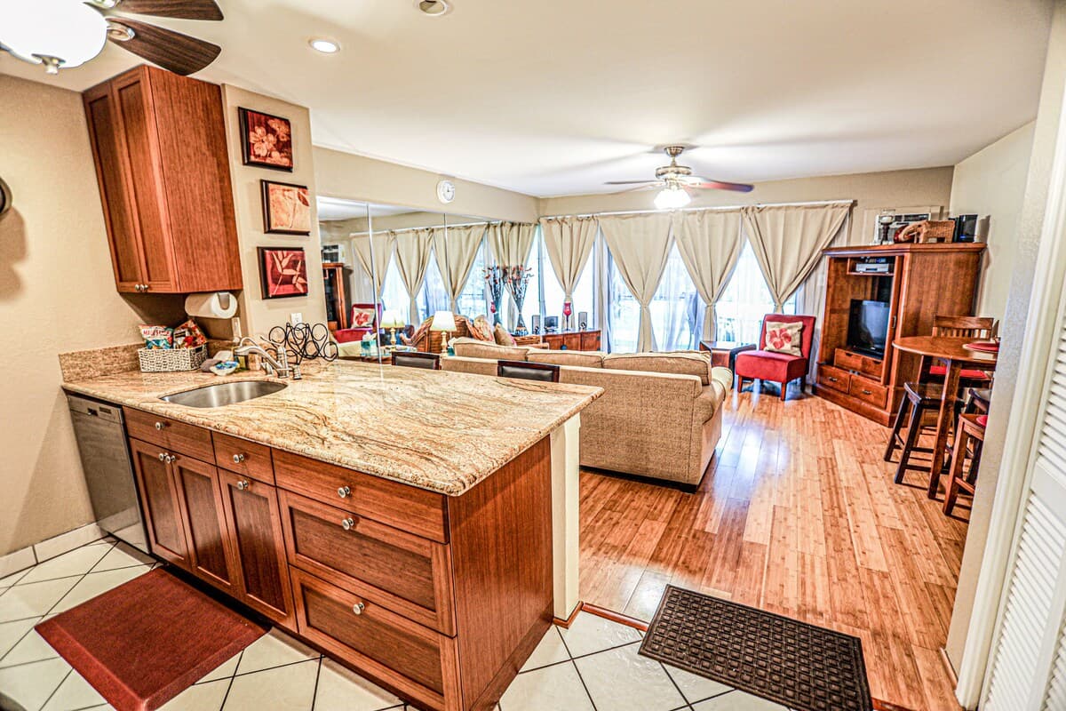 PRIMEwalkable! Ocean is steps, A/C, Parking+Snacks - Photo 2