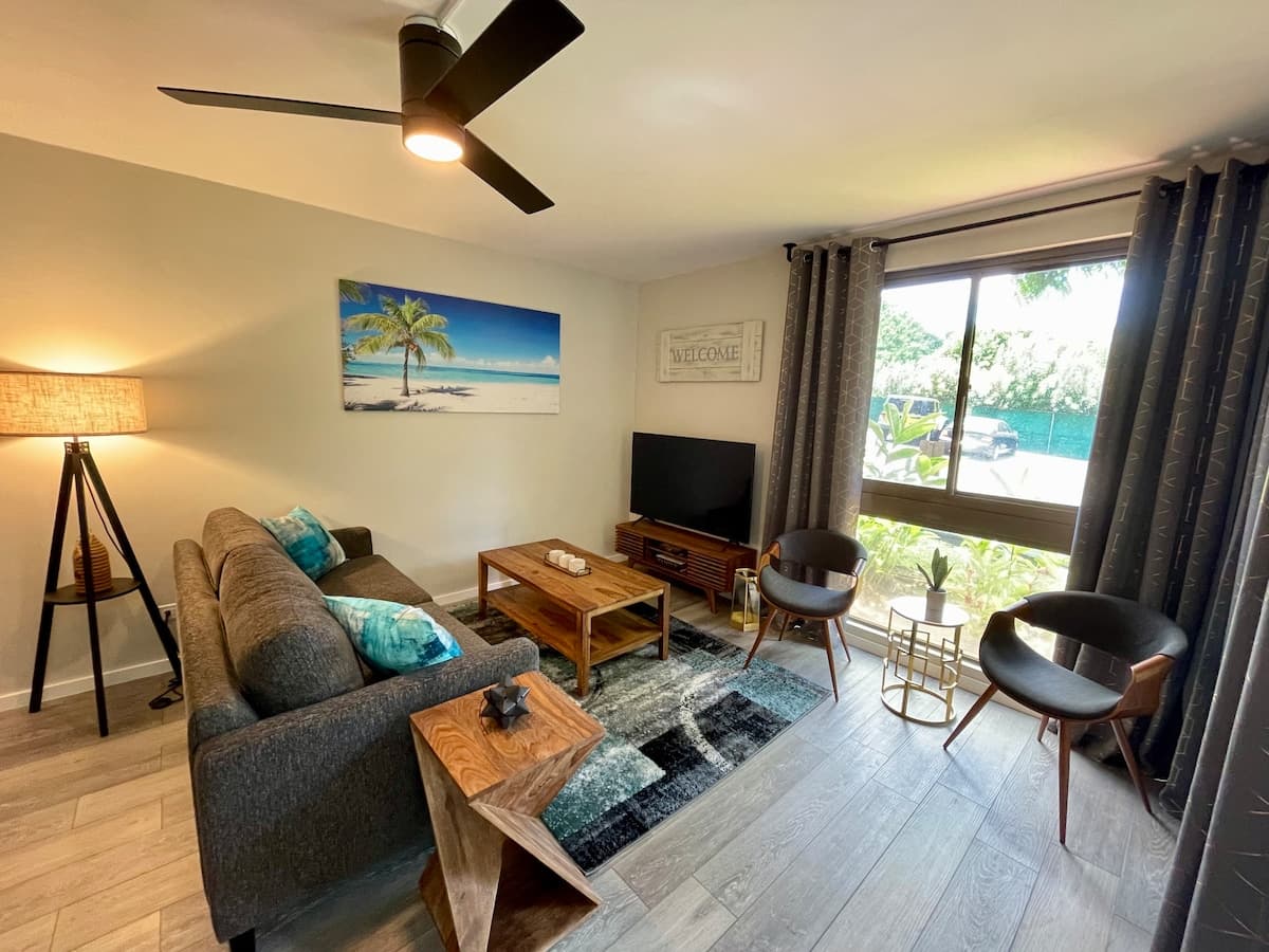 Condo in Lahaina · ★4.94 · 1 bedroom · 2 beds · 1 private bath - Photo 3