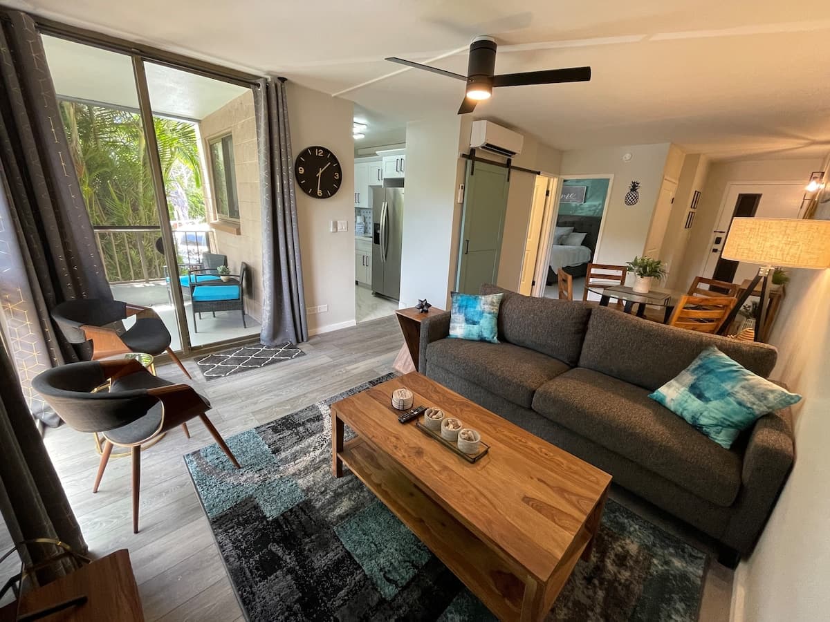 Condo in Lahaina · ★4.94 · 1 bedroom · 2 beds · 1 private bath - Photo 2