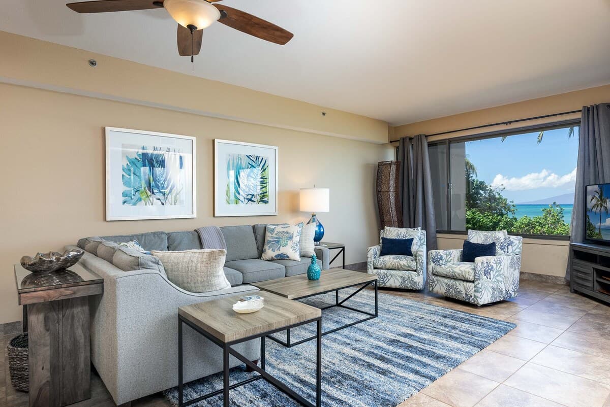 Condo in Lahaina · ★4.83 · 2 bedrooms · 4 beds · 2 baths - Photo 4