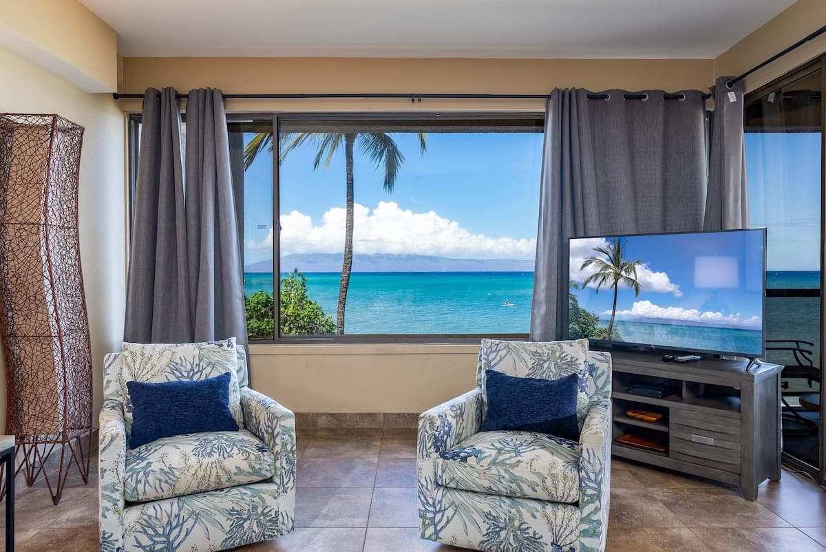 Condo in Lahaina · ★4.83 · 2 bedrooms · 4 beds · 2 baths - Photo 3