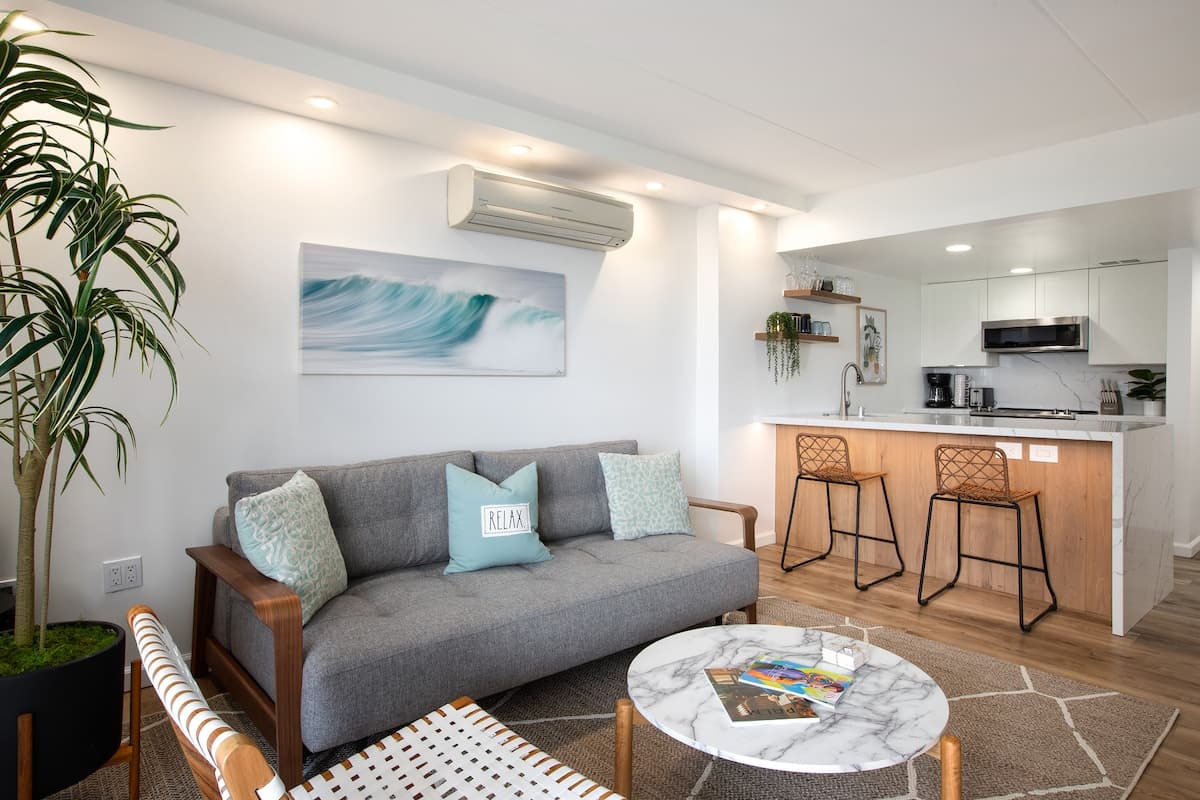 Condo in Honolulu · ★4.89 · 1 bedroom · 2 beds · 1 private bath - Photo 1