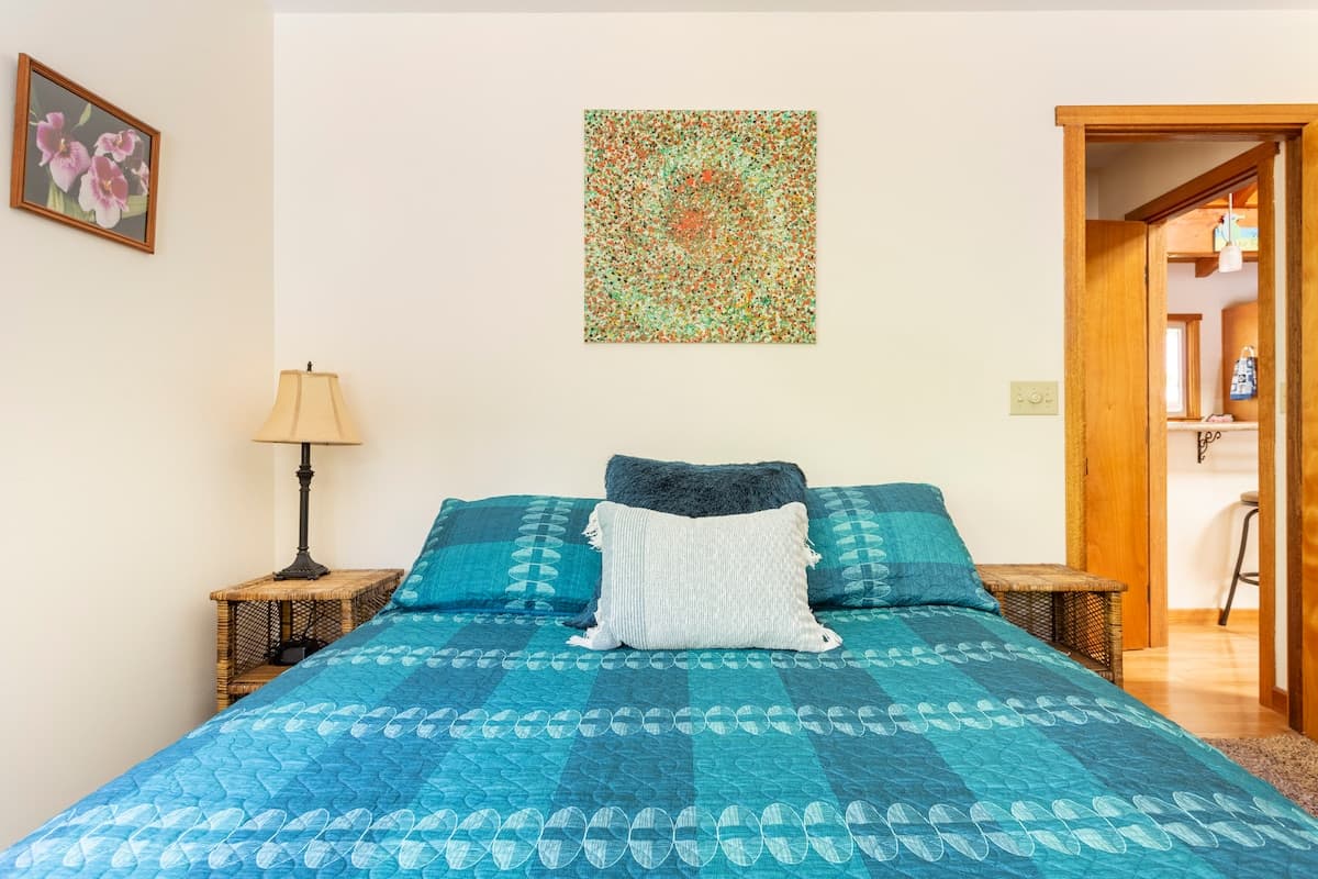 Bright, spacious rainforest cottage close to HVNP - Photo 1