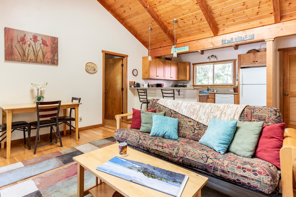 Bright, spacious rainforest cottage close to HVNP - Photo 4