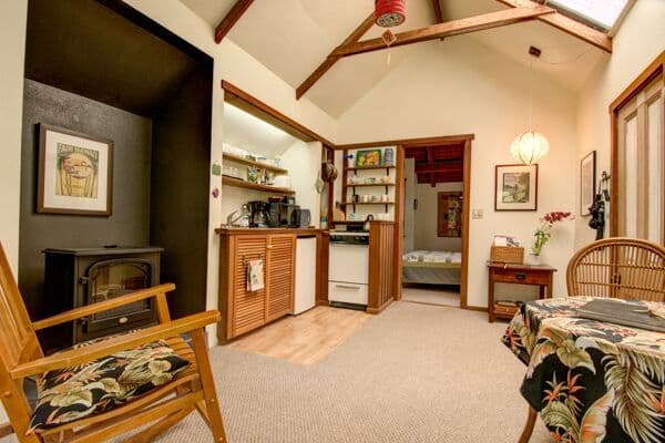 Romantic, Private Cottage Nestled Away in Volcano - Photo 4
