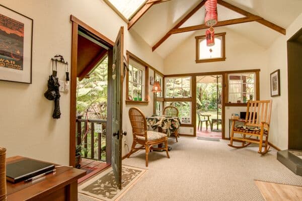 Romantic, Private Cottage Nestled Away in Volcano - Photo 2