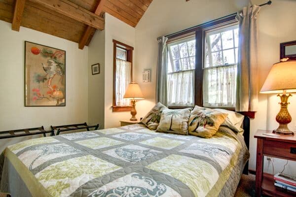 Romantic, Private Cottage Nestled Away in Volcano - Photo 5