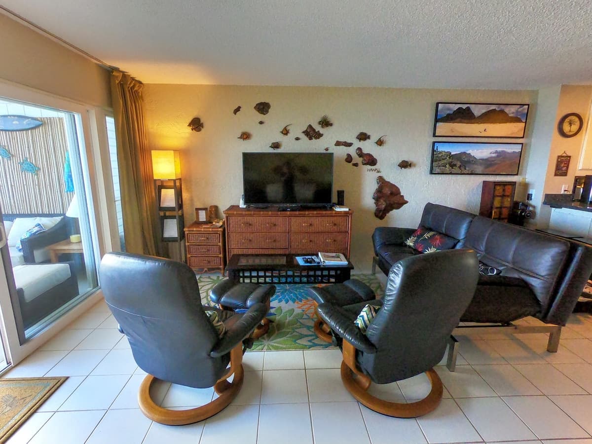 Condo in Kailua-Kona · ★4.94 · 2 bedrooms · 3 beds · 2 baths - Photo 4
