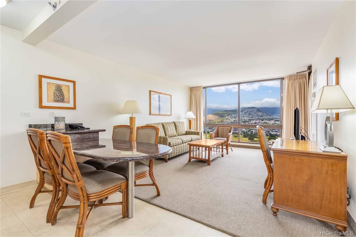 Condo in Honolulu · ★4.98 · 1 bedroom · 2 beds · 1 private bath - Photo 1