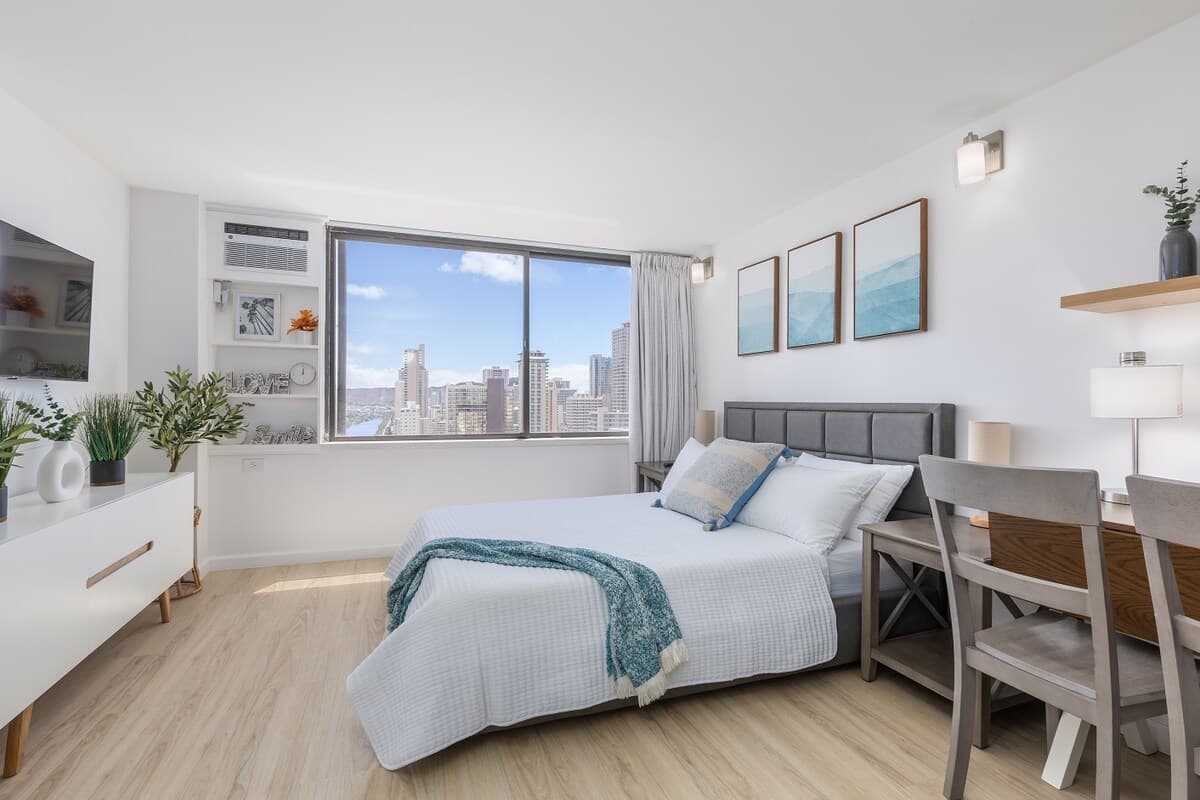 Condo in Honolulu · ★4.86 · Studio · 1 bed · 1 private bath - Photo 4