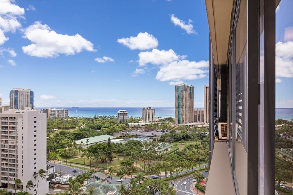 Condo in Honolulu · ★4.86 · Studio · 1 bed · 1 private bath - Photo 1