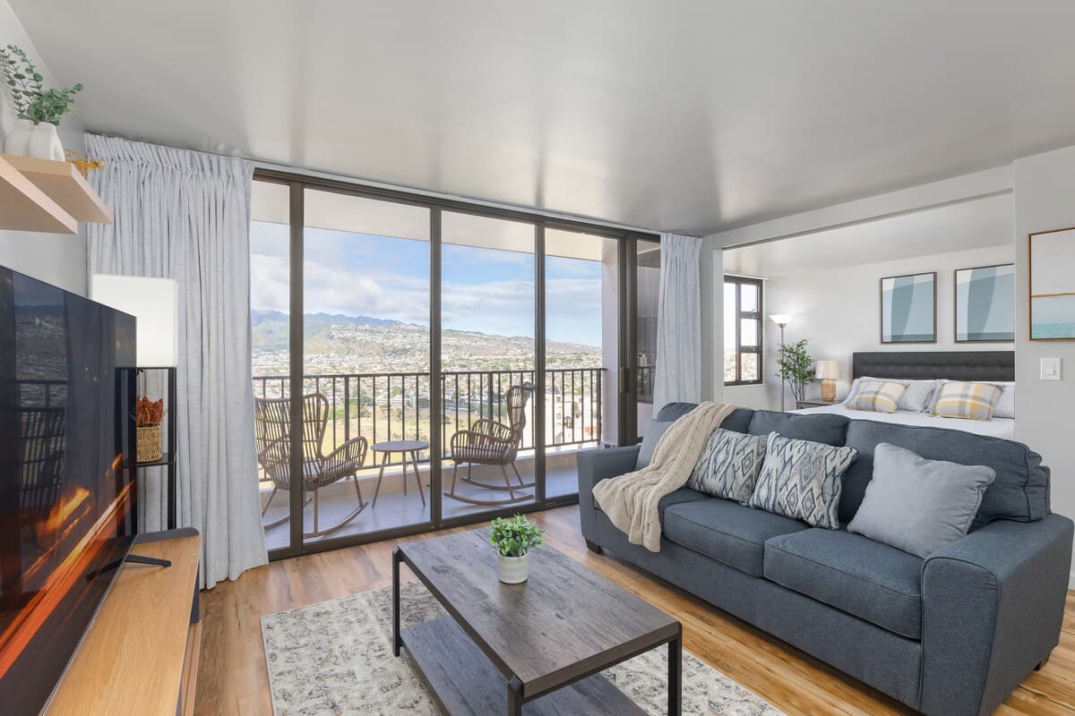 Condo in Honolulu · ★4.88 · 1 bedroom · 2 beds · 1 private bath - Photo 2