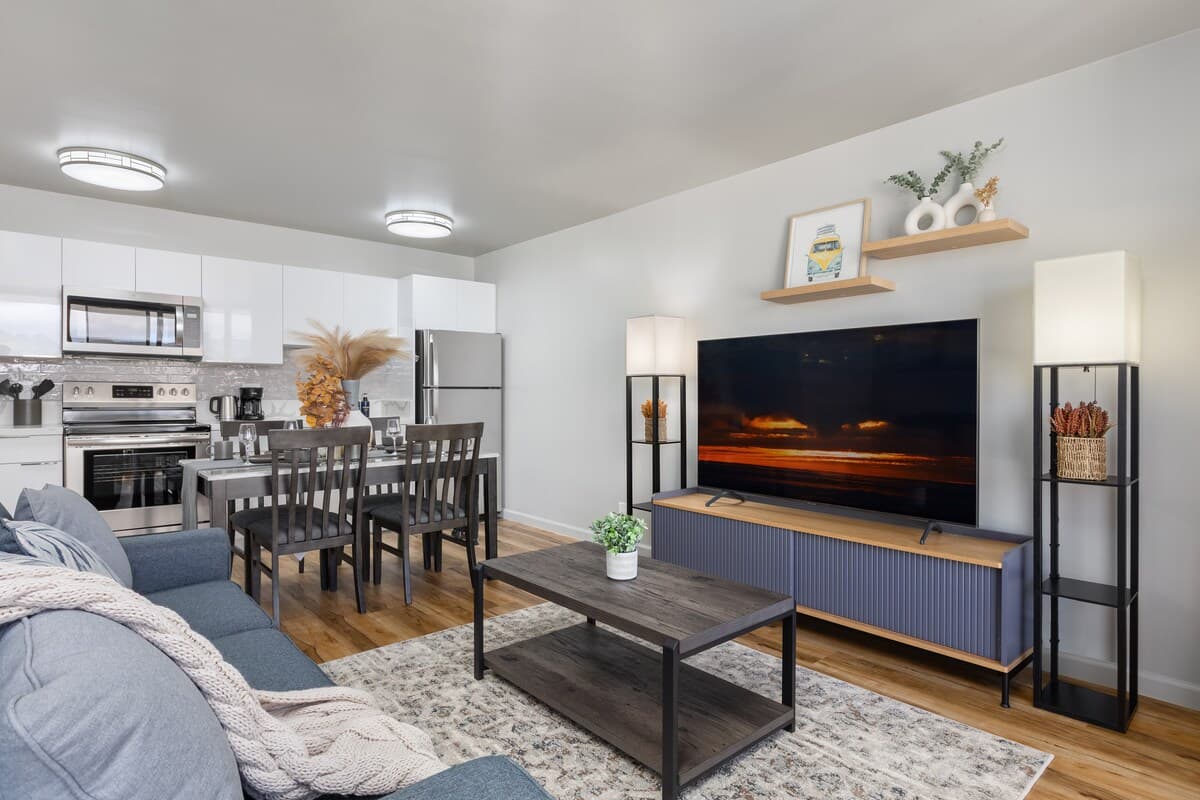 Condo in Honolulu · ★4.88 · 1 bedroom · 2 beds · 1 private bath - Photo 5