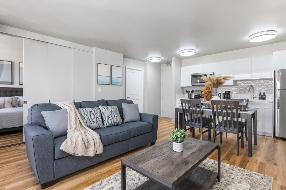 Condo in Honolulu · ★4.88 · 1 bedroom · 2 beds · 1 private bath - Photo 4