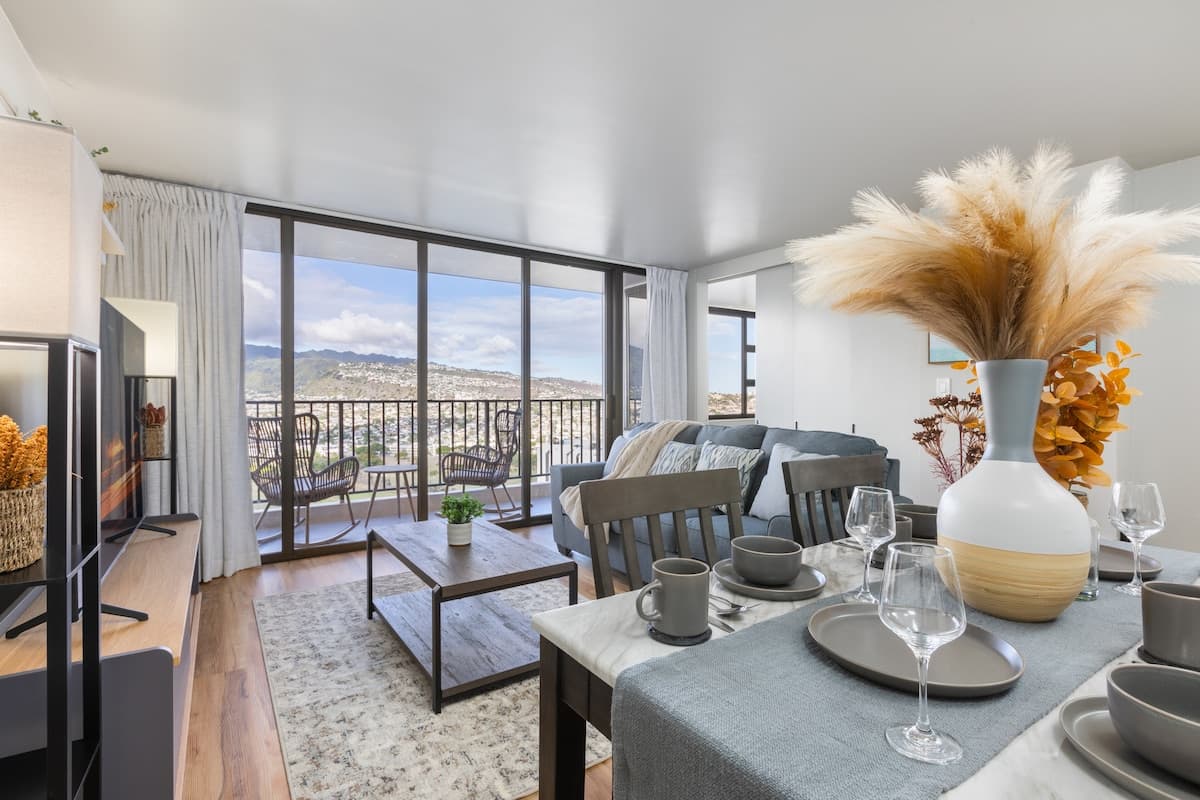Condo in Honolulu · ★4.88 · 1 bedroom · 2 beds · 1 private bath - Photo 1