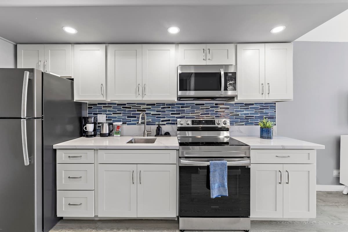 Condo in Honolulu · ★4.83 · Studio · 1 bed · 1 shared bath - Photo 3
