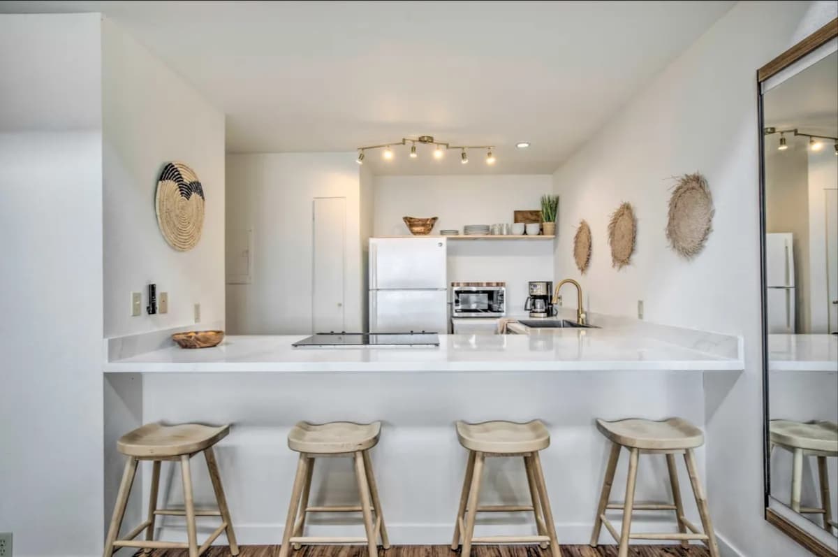 Condo in Kailua-Kona · ★4.92 · 2 bedrooms · 2 beds · 2 private baths - Photo 5