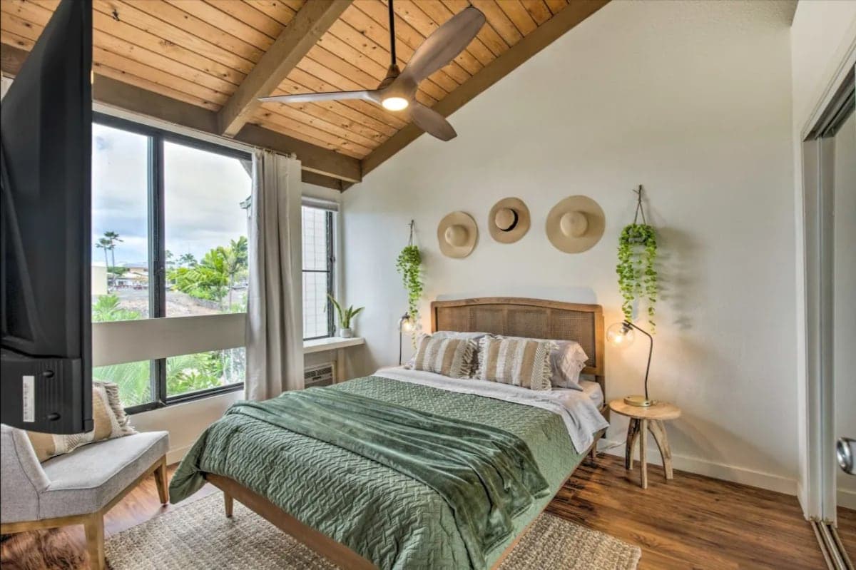 Condo in Kailua-Kona · ★4.92 · 2 bedrooms · 2 beds · 2 private baths - Photo 2