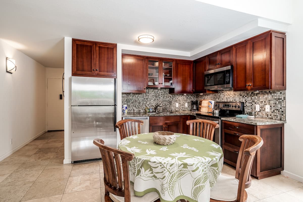 Condo in Kahuku · ★4.73 · 2 bedrooms · 3 beds · 2 shared baths - Photo 3