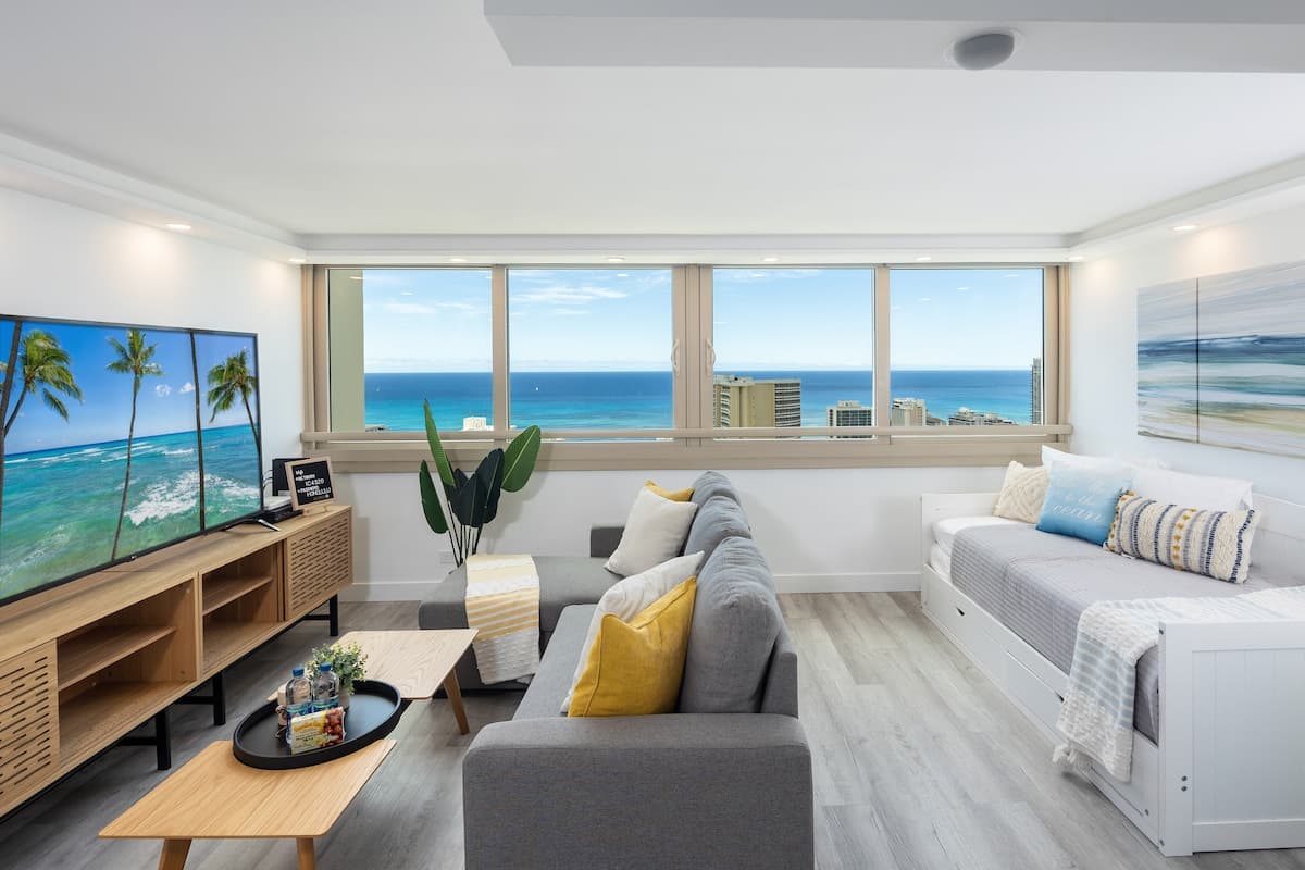 Condo in Honolulu · ★4.91 · 1 bedroom · 3 beds · 1 private bath - Photo 1