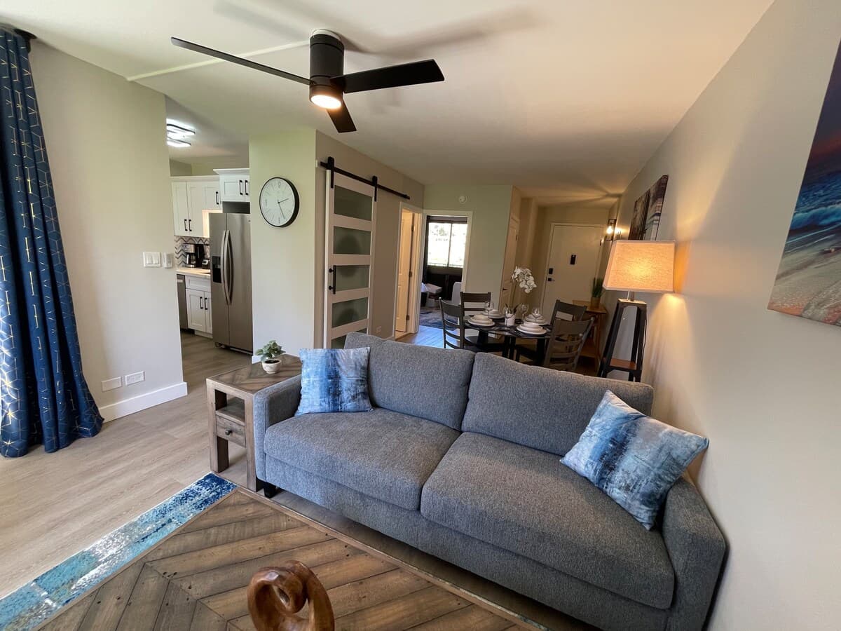 Condo in Lahaina · ★4.96 · 1 bedroom · 2 beds · 1 private bath - Photo 5