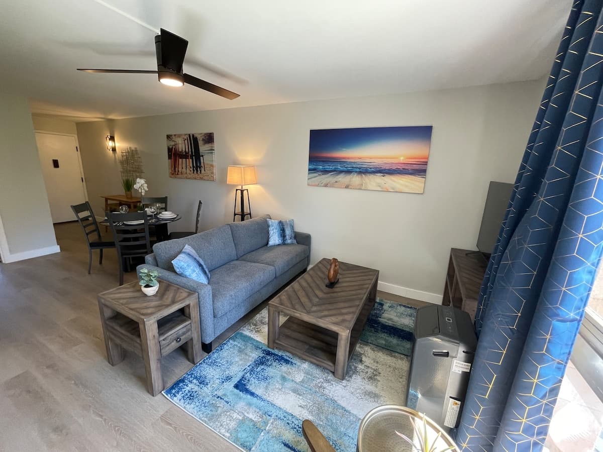Condo in Lahaina · ★4.96 · 1 bedroom · 2 beds · 1 private bath - Photo 2