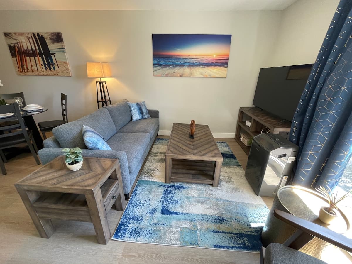 Condo in Lahaina · ★4.96 · 1 bedroom · 2 beds · 1 private bath - Photo 4