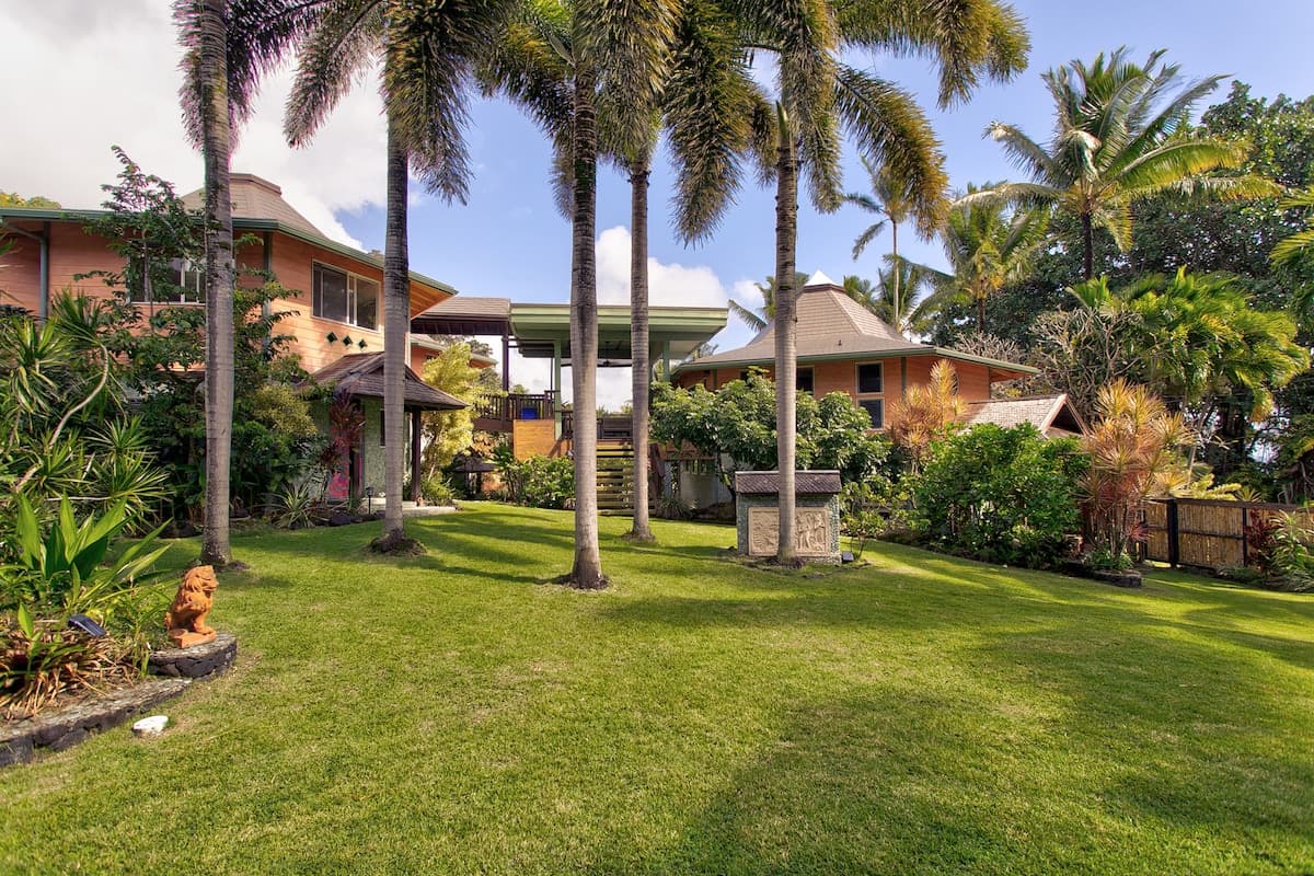Home in Pahoa · ★4.92 · 3 bedrooms · 6 beds · 4 private baths - Photo 2