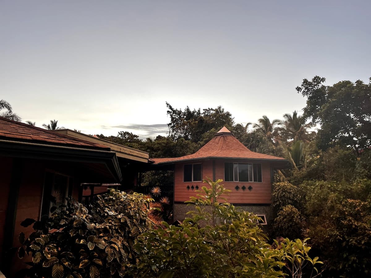 Home in Pahoa · ★4.92 · 3 bedrooms · 6 beds · 4 private baths - Photo 5