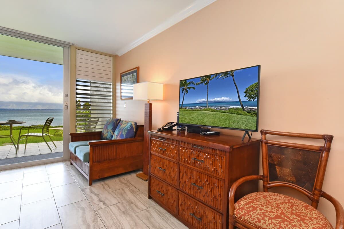 Condo in Lahaina · ★4.9 · Studio · 2 beds · 1 bath - Photo 1