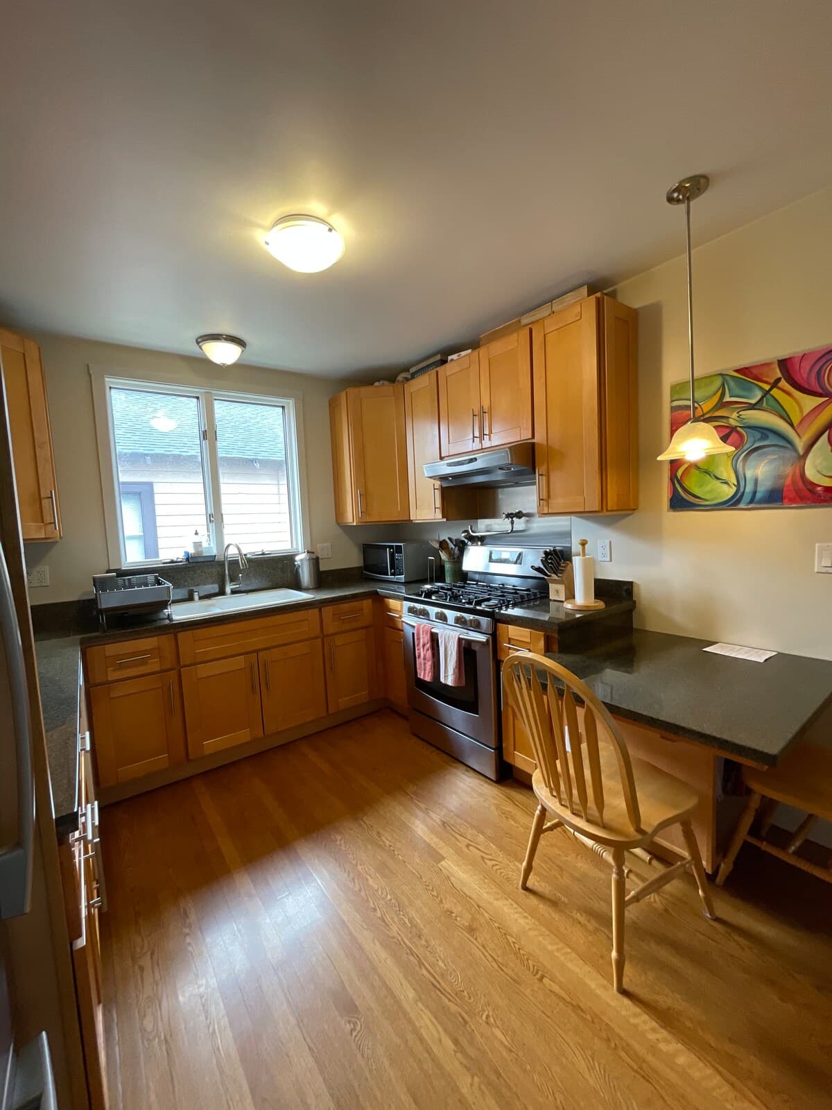 Bright Family Home, Private Bath, Shared Yard - Photo 4
