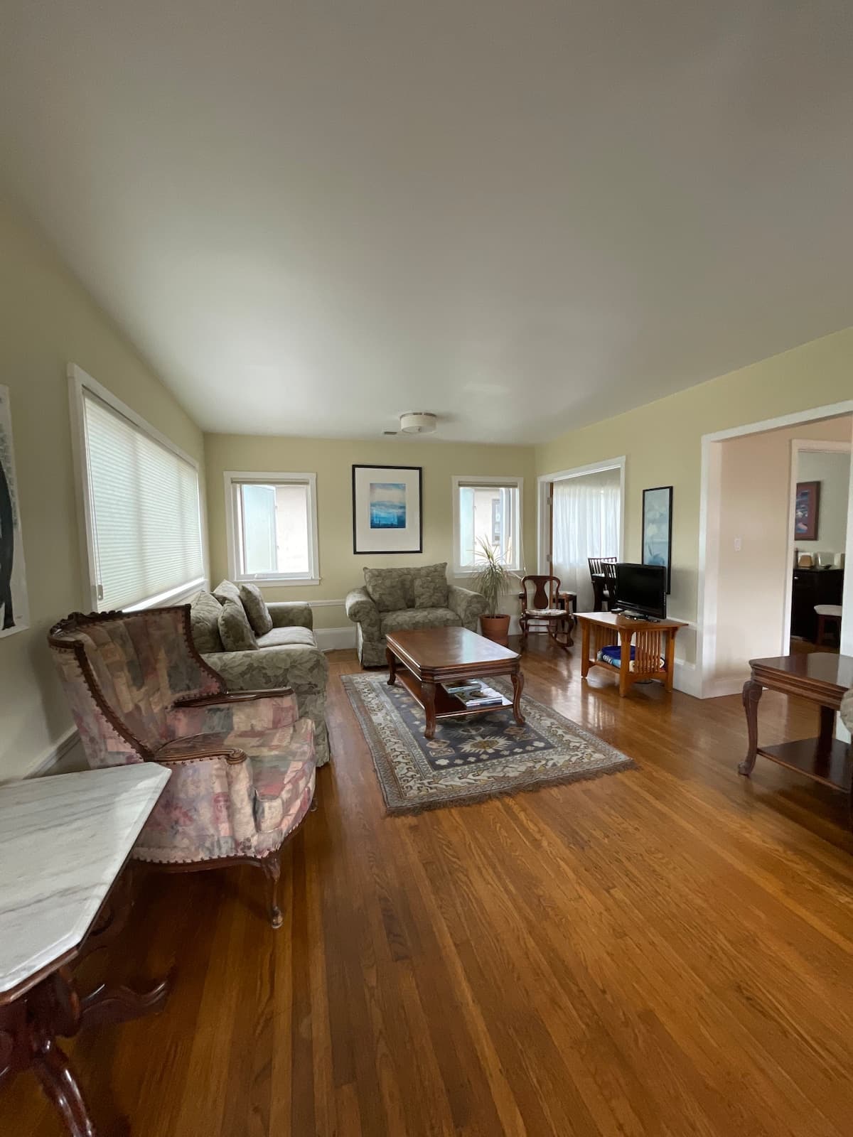 Bright Family Home, Private Bath, Shared Yard - Photo 1