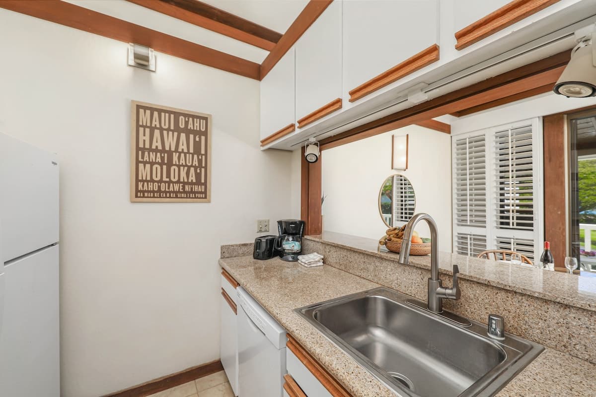 Condo in Koloa · ★4.93 · 1 bedroom · 2 beds · 1 bath - Photo 4