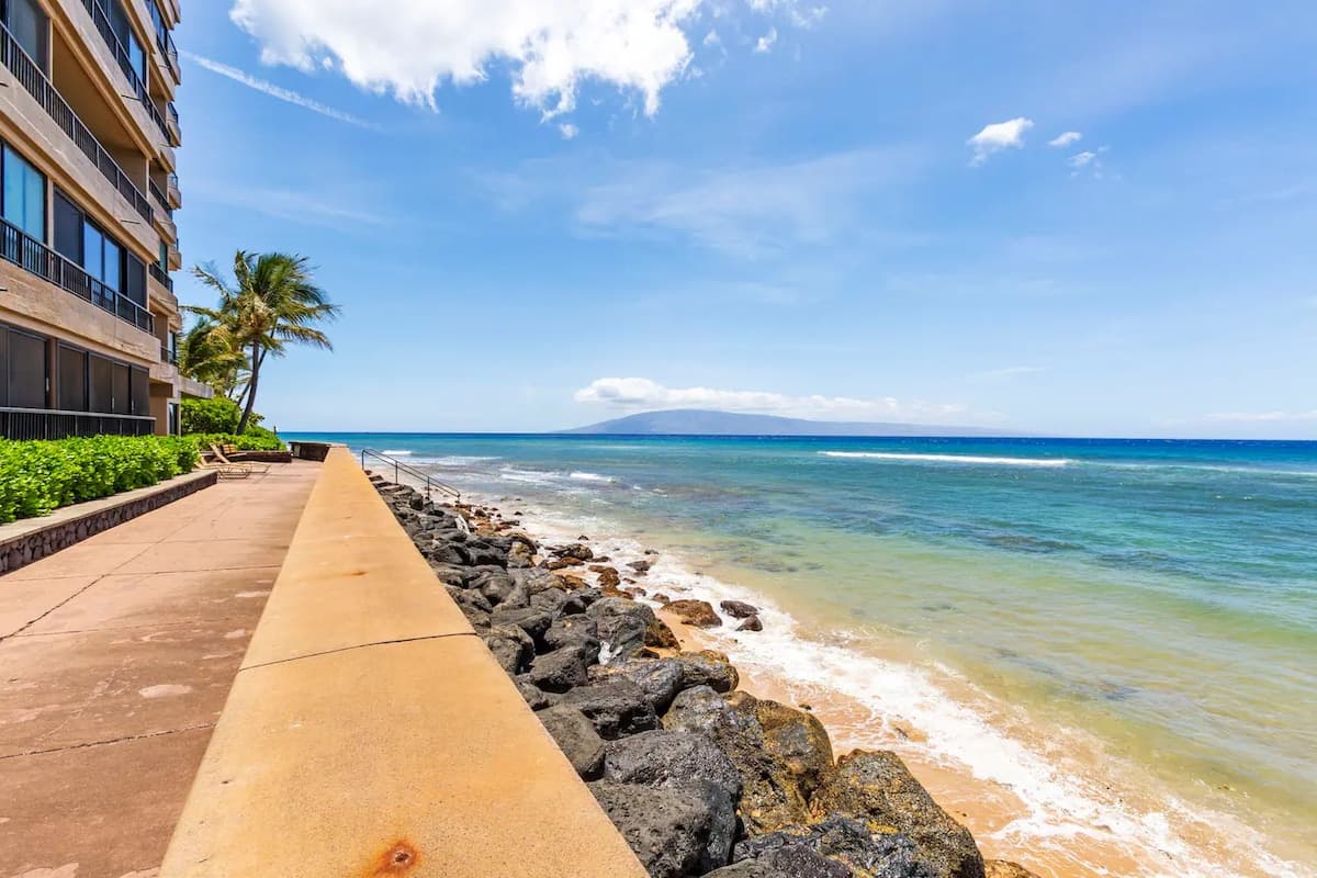 Condo in Lahaina · ★4.73 · Studio · 2 beds · 1 private bath - Photo 2