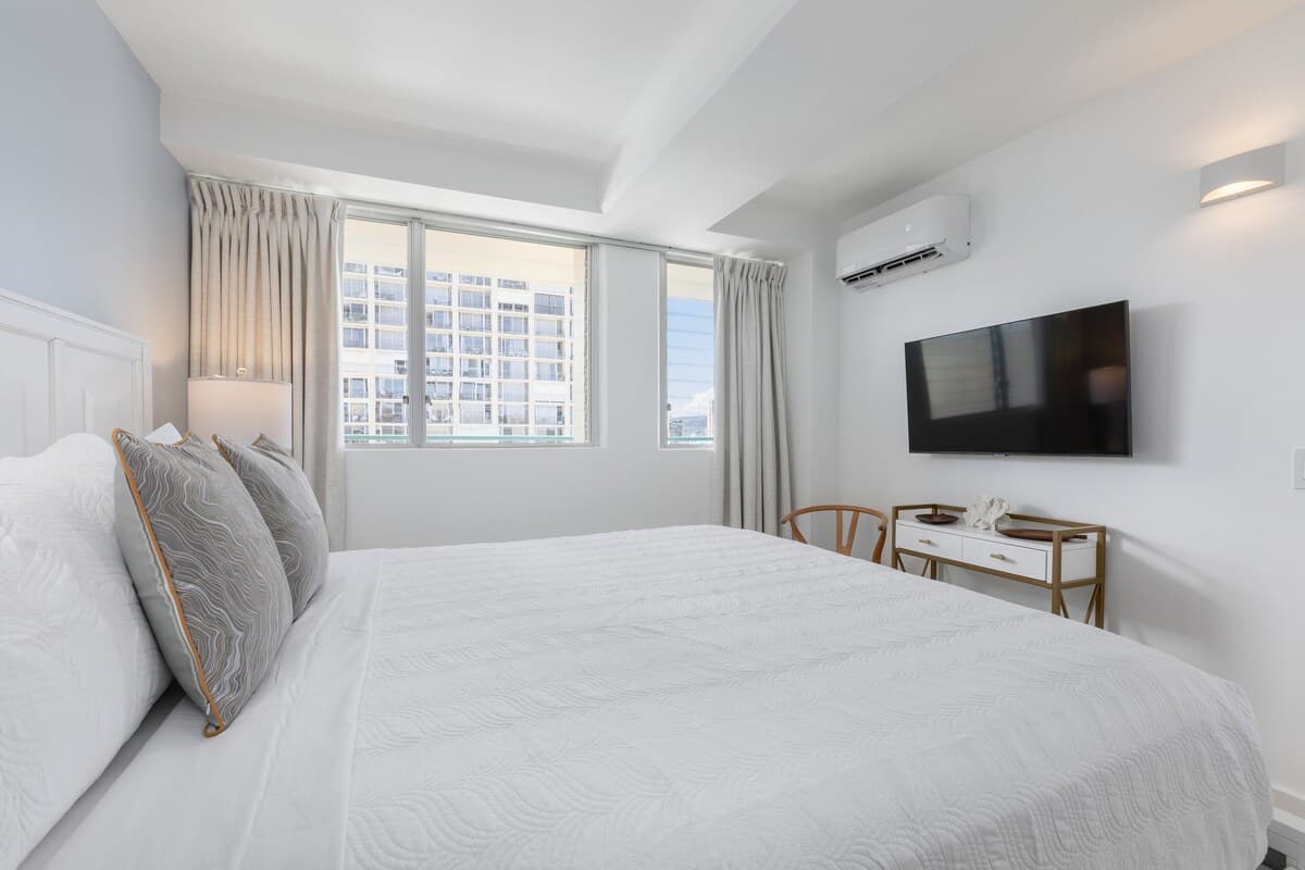 Condo in Honolulu · ★4.85 · 1 bedroom · 2 beds · 1 private bath - Photo 1