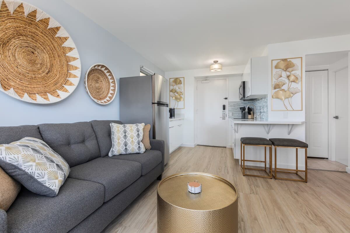 Condo in Honolulu · ★4.85 · 1 bedroom · 2 beds · 1 private bath - Photo 2