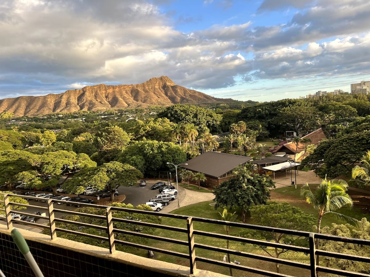 Condo in Honolulu · ★4.77 · Studio · 1 bed · 1 private bath - Photo 1