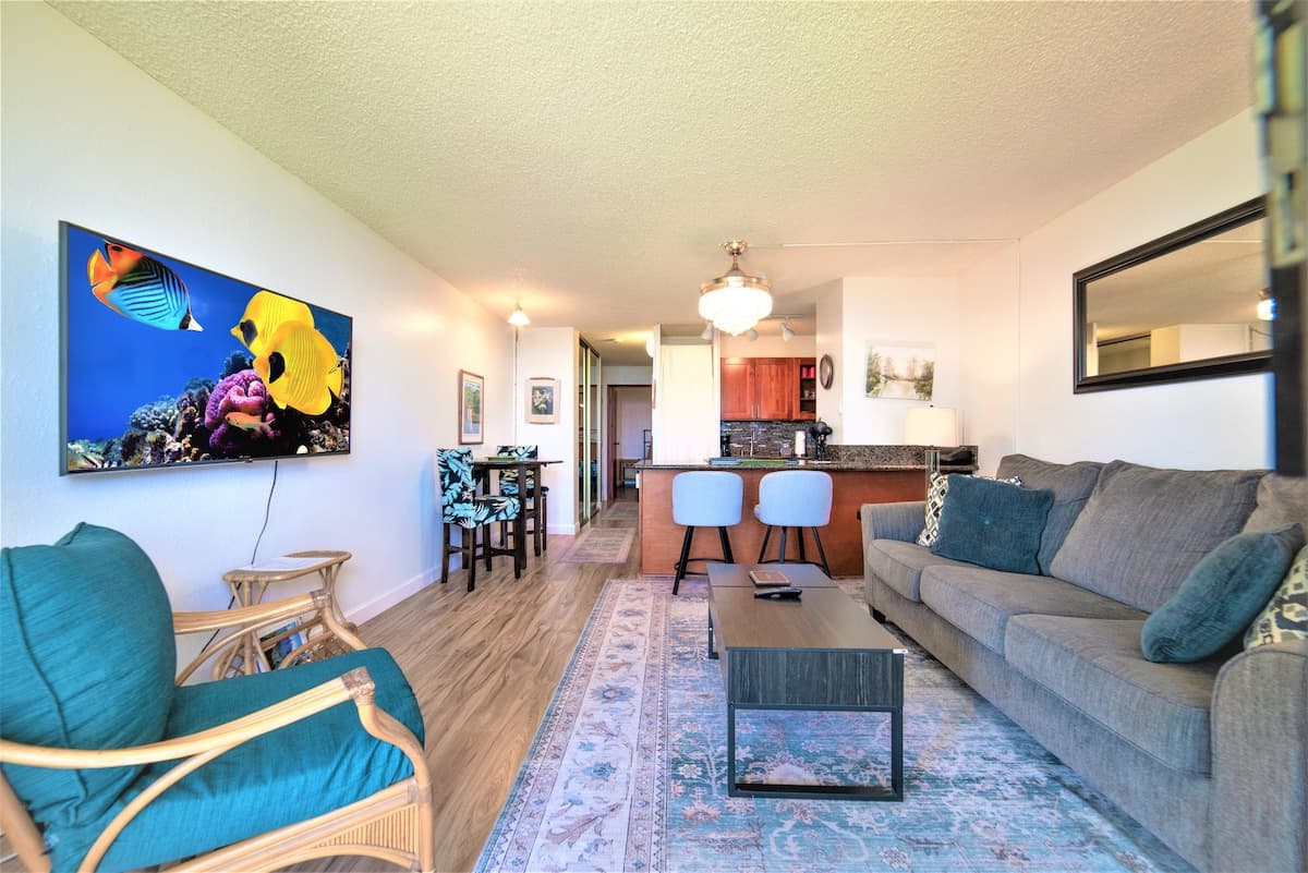Condo in Wailuku · ★4.76 · 1 bedroom · 2 beds · 1 bath - Photo 2