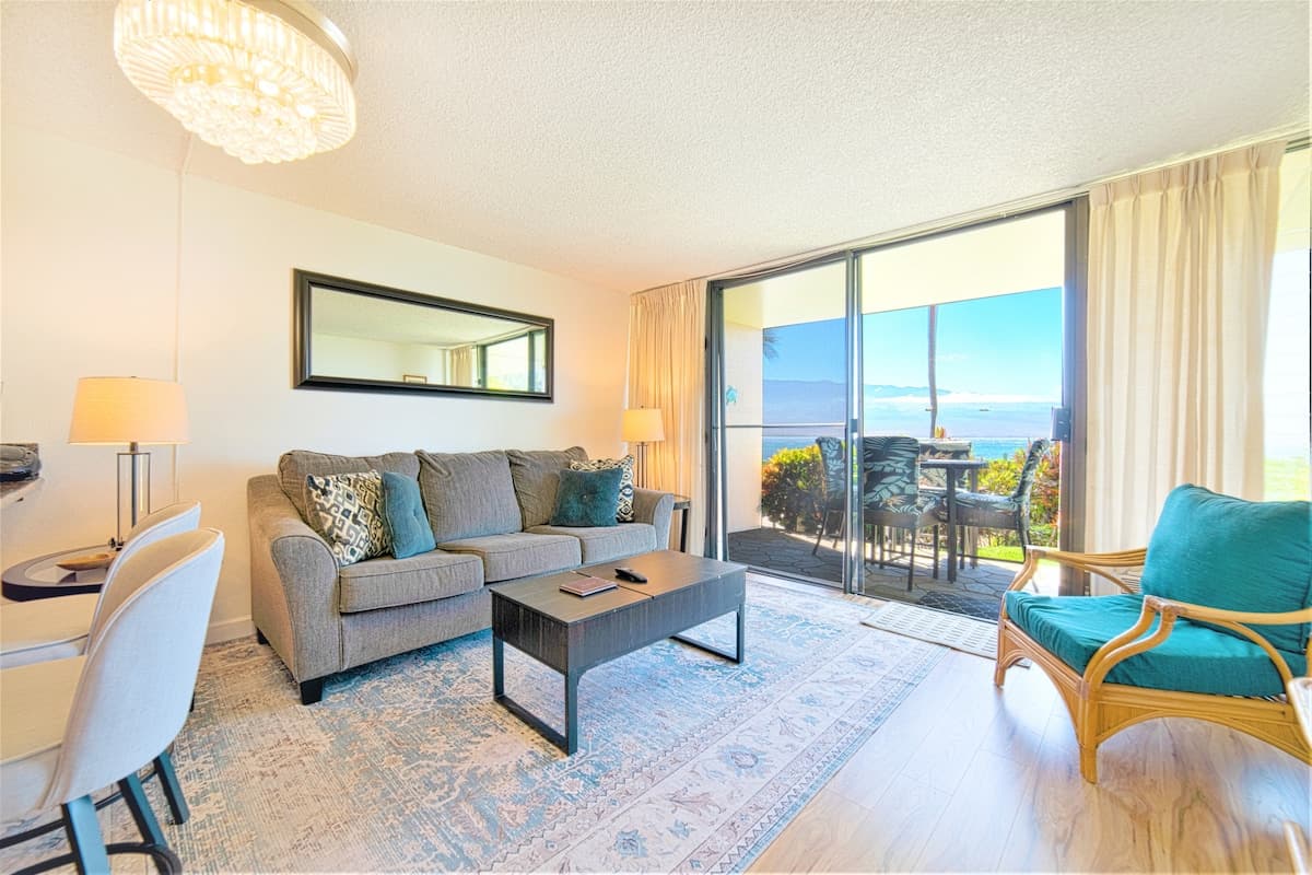 Condo in Wailuku · ★4.76 · 1 bedroom · 2 beds · 1 bath - Photo 4