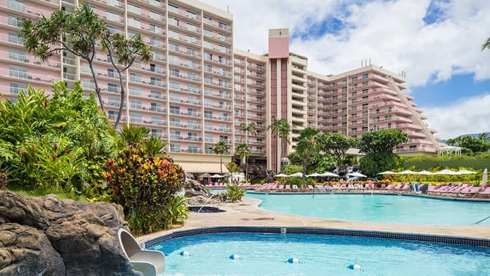 Condo in Lahaina · ★4.95 · 1 bedroom · 2 beds · 1 private bath - Photo 5
