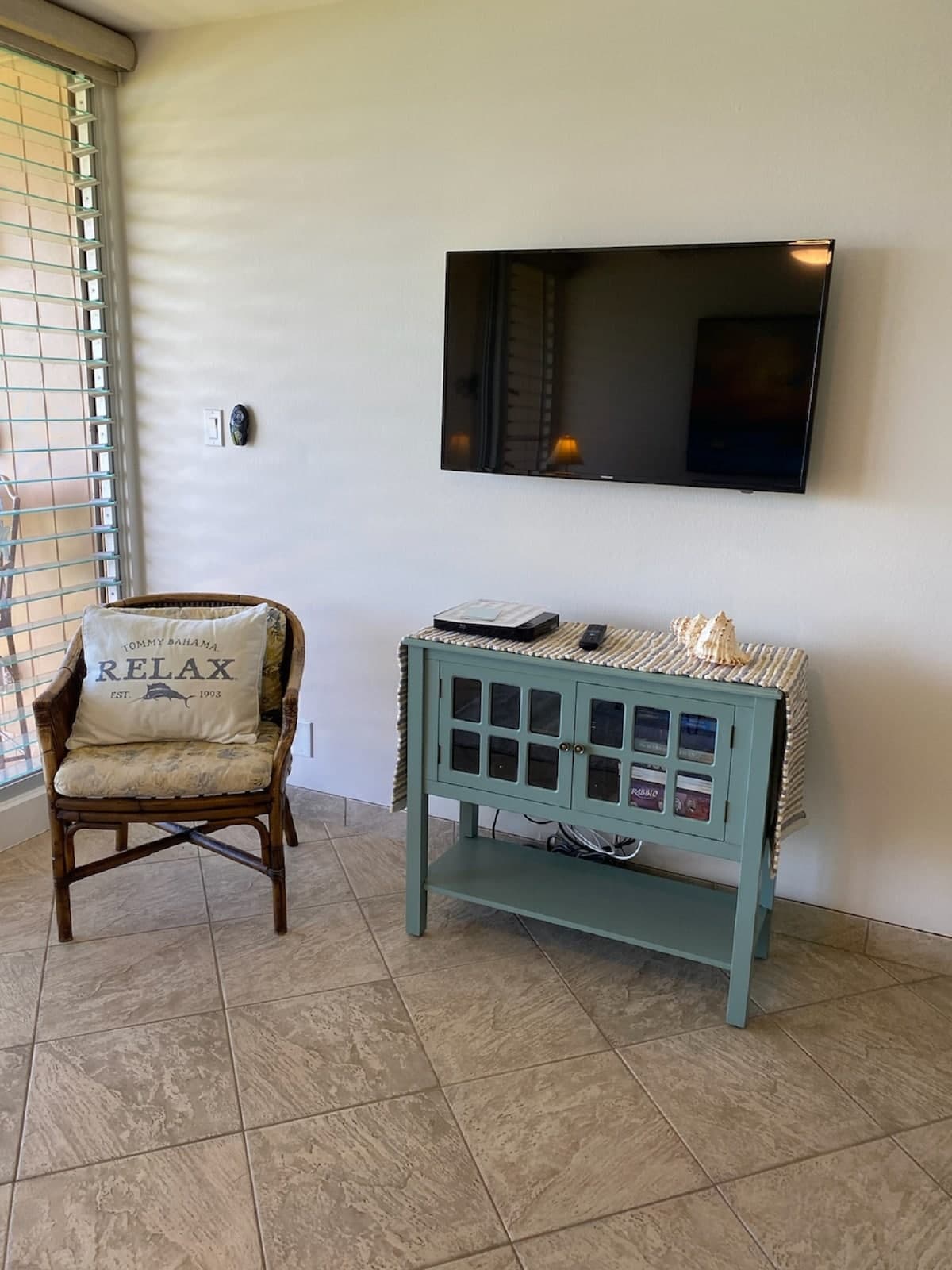 Condo in Lahaina · ★4.99 · 1 bedroom · 2 beds · 1 bath - Photo 3