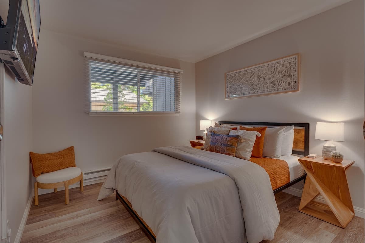 Condo in Incline Village · ★4.9 · 3 bedrooms · 3 beds · 2.5 private baths - Photo 2