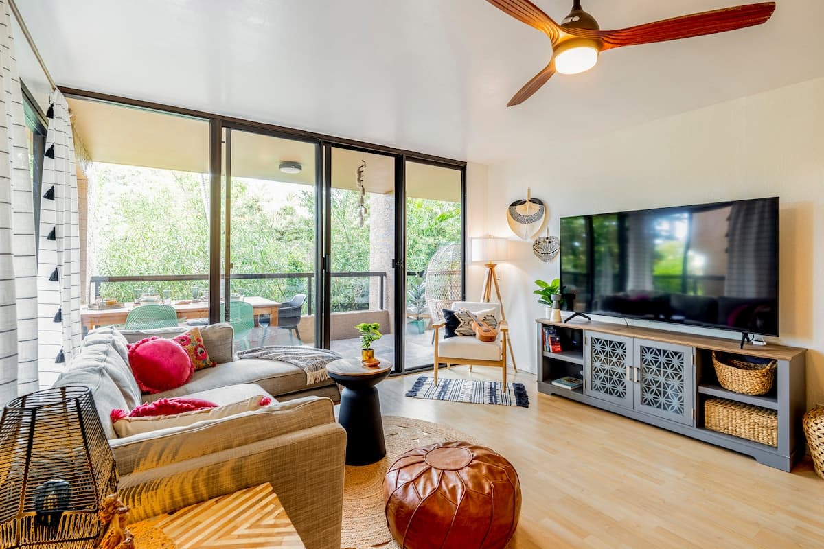 Condo in Kailua-Kona · ★4.96 · 2 bedrooms · 4 beds · 2 baths - Photo 2