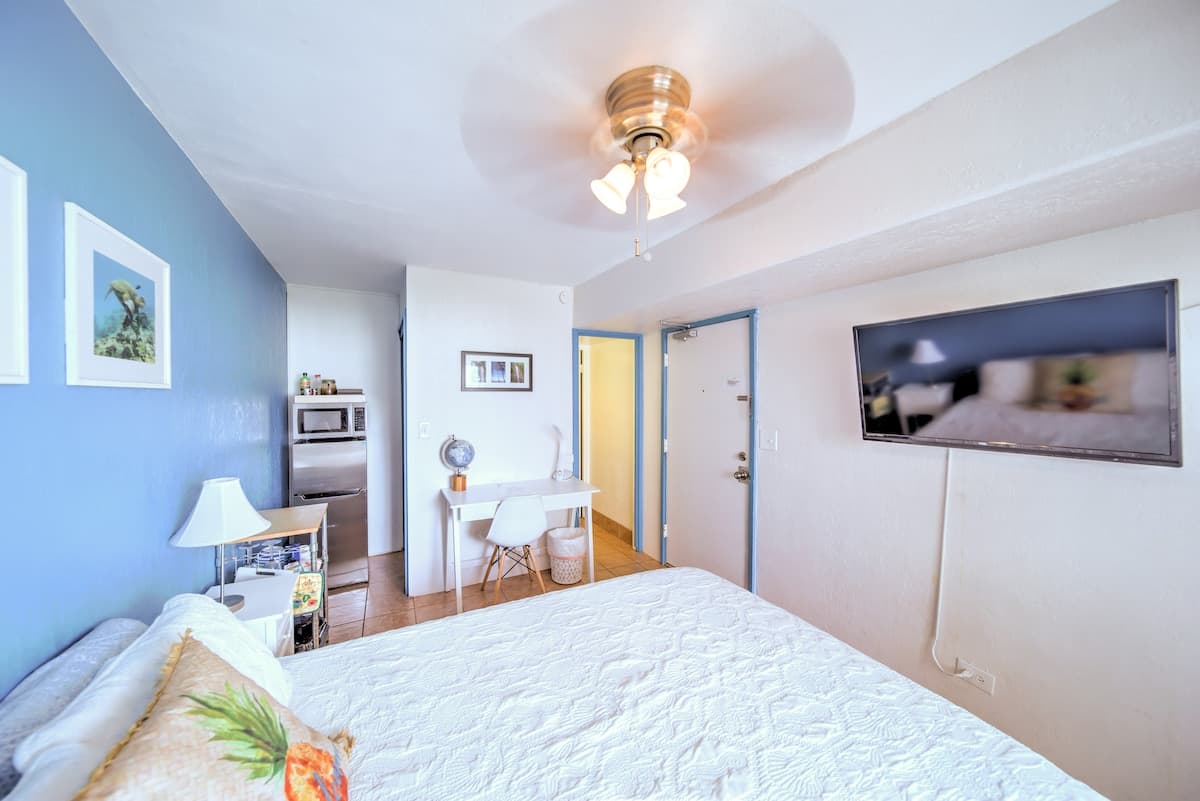 Condo in Honolulu · ★4.8 · 1 bedroom · 1 bed · 1 shared bath - Photo 2