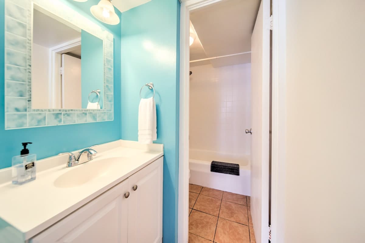 Condo in Honolulu · ★4.8 · 1 bedroom · 1 bed · 1 shared bath - Photo 3