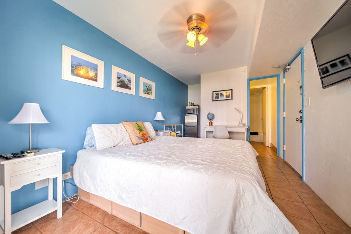Condo in Honolulu · ★4.8 · 1 bedroom · 1 bed · 1 shared bath - Photo 1
